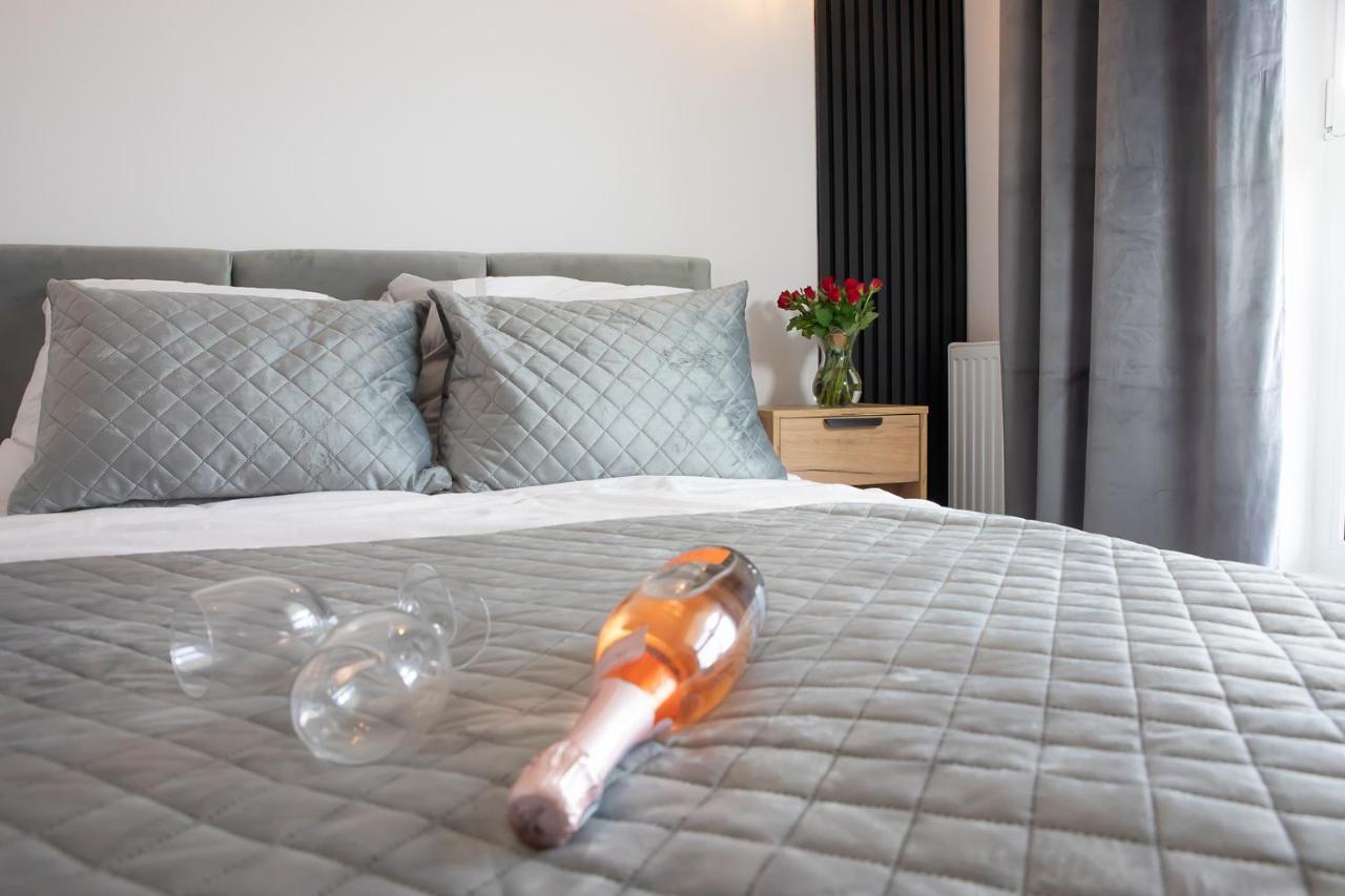 Luxus Apartament Bella Apartment กดิเนีย ภายนอก รูปภาพ